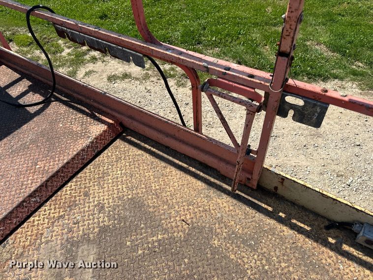 image for item DP8429 2002 JLG 33RTS scissor lift