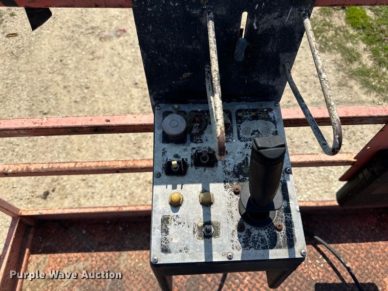 image for item DP8429 2002 JLG 33RTS scissor lift