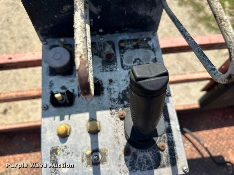 image for item DP8429 2002 JLG 33RTS scissor lift