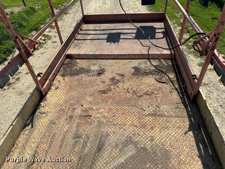 image for item DP8429 2002 JLG 33RTS scissor lift