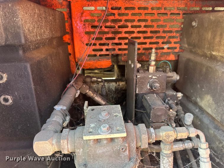 image for item DP8429 2002 JLG 33RTS scissor lift