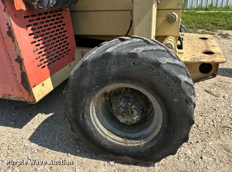 image for item DP8429 2002 JLG 33RTS scissor lift