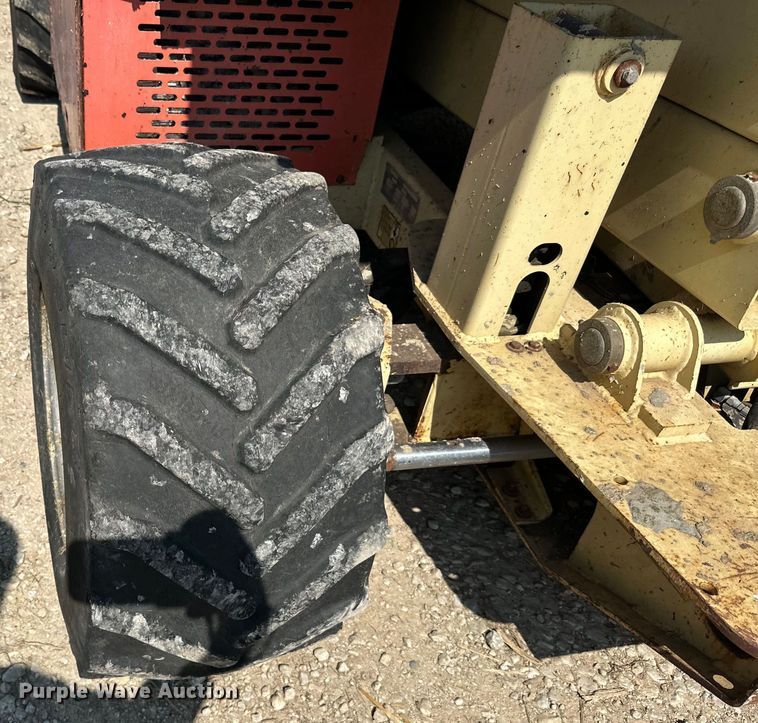 image for item DP8429 2002 JLG 33RTS scissor lift