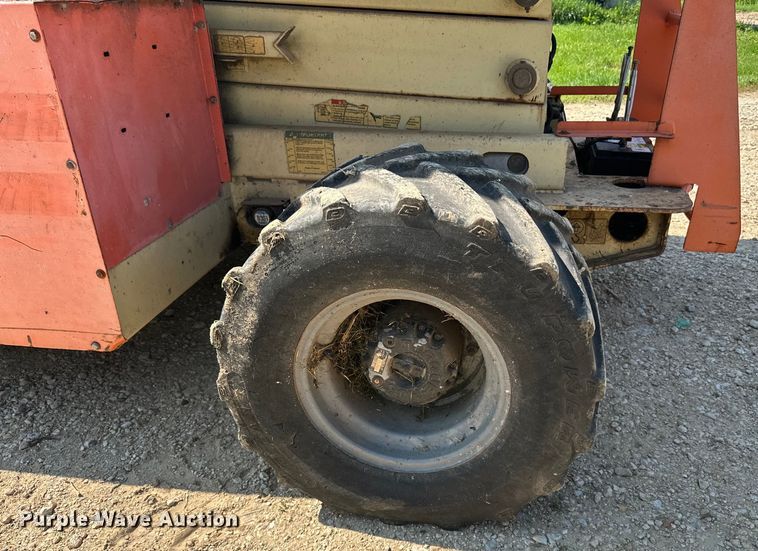 image for item DP8429 2002 JLG 33RTS scissor lift