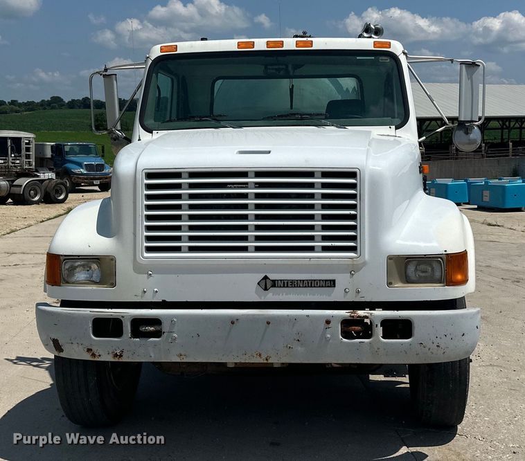 image for item DP8435 2000 International  4700 tank truck