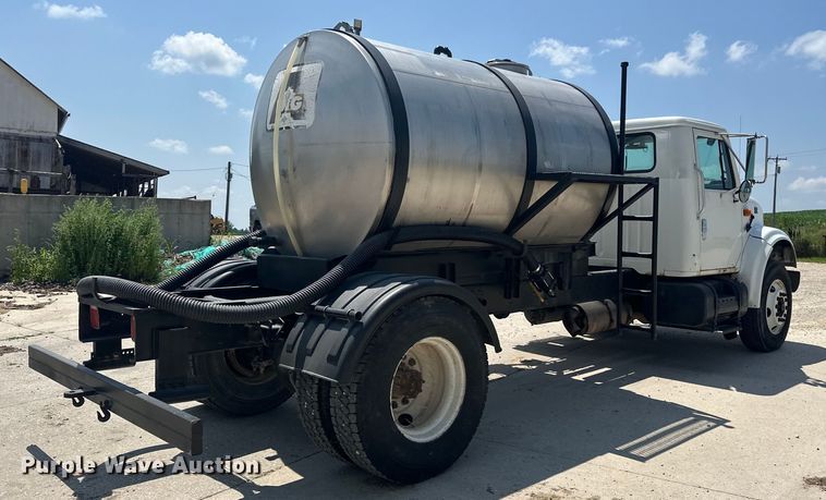 image for item DP8435 2000 International  4700 tank truck