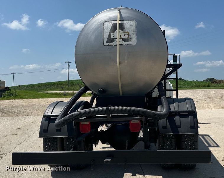 image for item DP8435 2000 International  4700 tank truck
