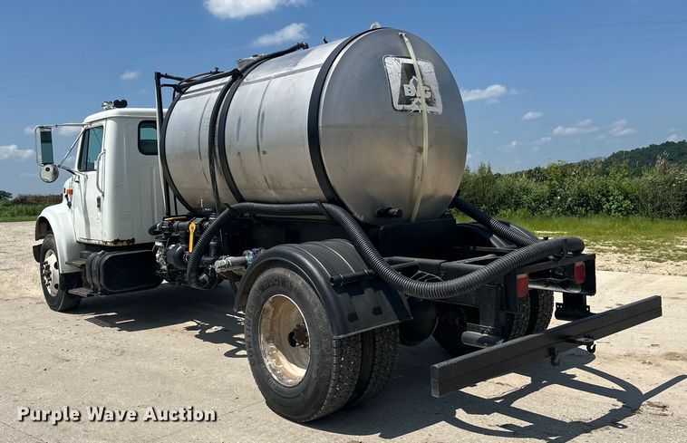 image for item DP8435 2000 International  4700 tank truck