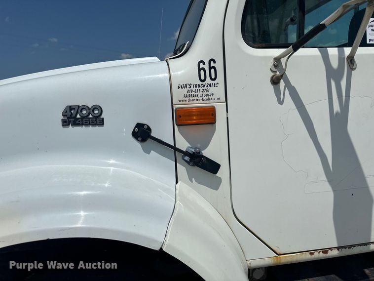 image for item DP8435 2000 International  4700 tank truck