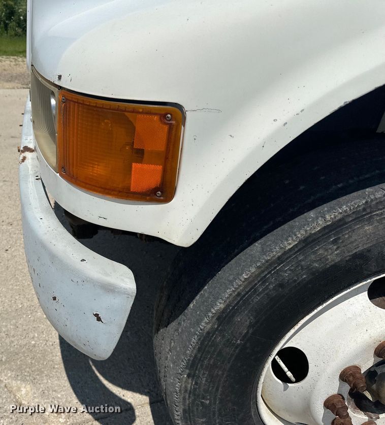 image for item DP8435 2000 International  4700 tank truck