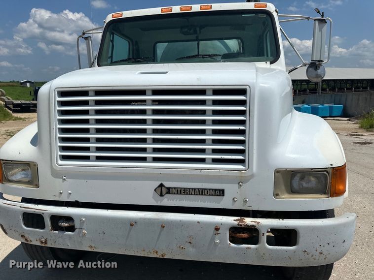 image for item DP8435 2000 International  4700 tank truck