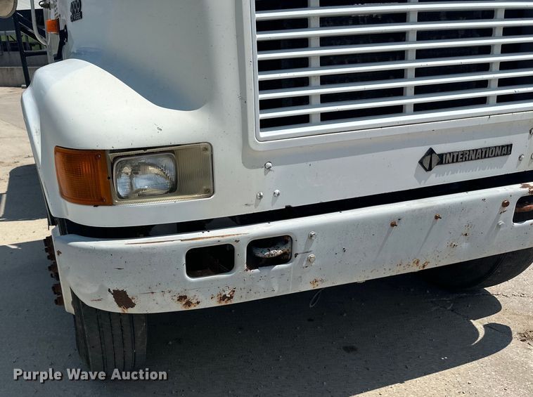 image for item DP8435 2000 International  4700 tank truck