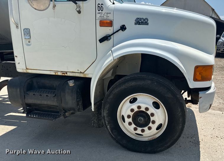image for item DP8435 2000 International  4700 tank truck