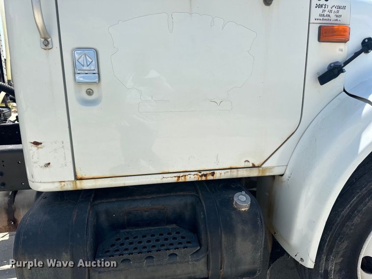 image for item DP8435 2000 International  4700 tank truck