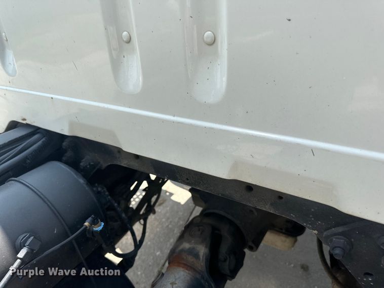 image for item DP8435 2000 International  4700 tank truck