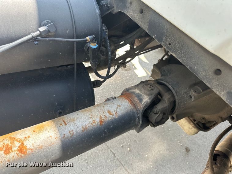 image for item DP8435 2000 International  4700 tank truck