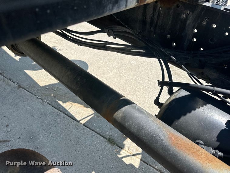 image for item DP8435 2000 International  4700 tank truck