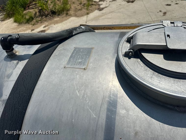 image for item DP8435 2000 International  4700 tank truck