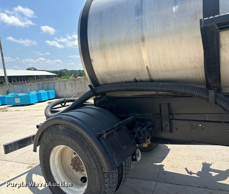 image for item DP8435 2000 International  4700 tank truck