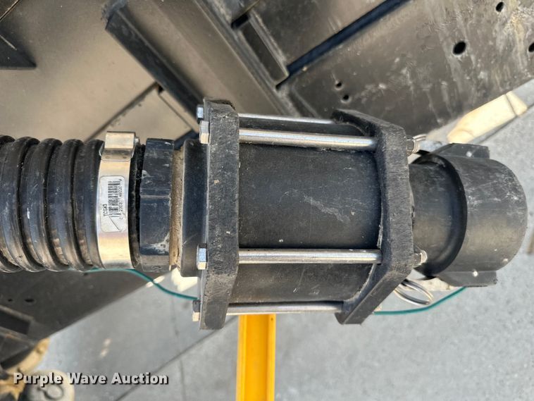 image for item DP8435 2000 International  4700 tank truck