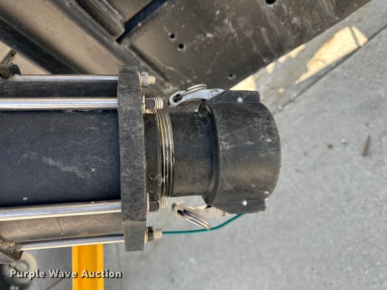 image for item DP8435 2000 International  4700 tank truck