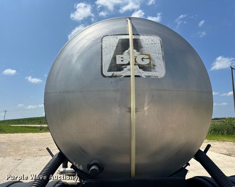 image for item DP8435 2000 International  4700 tank truck