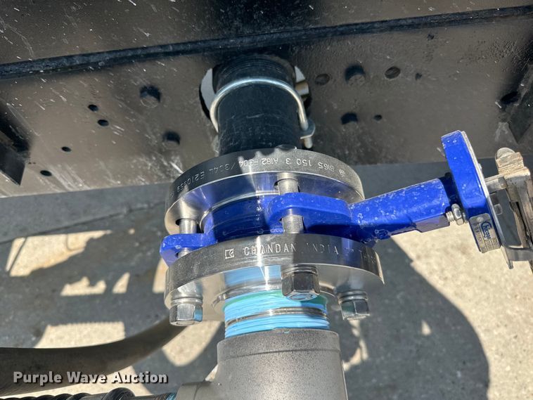 image for item DP8435 2000 International  4700 tank truck