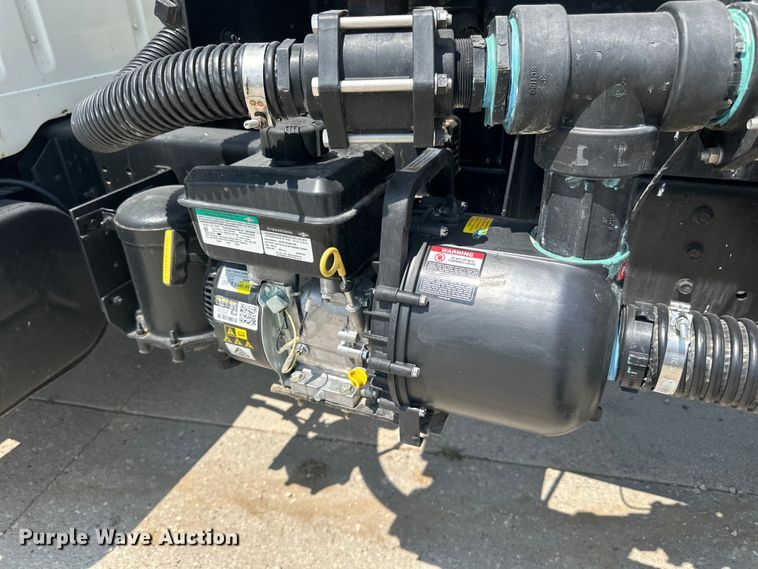 image for item DP8435 2000 International  4700 tank truck