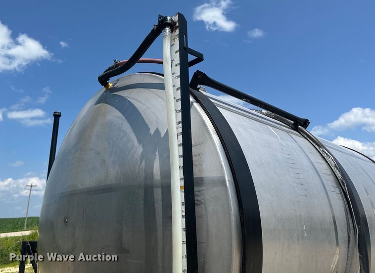 image for item DP8435 2000 International  4700 tank truck