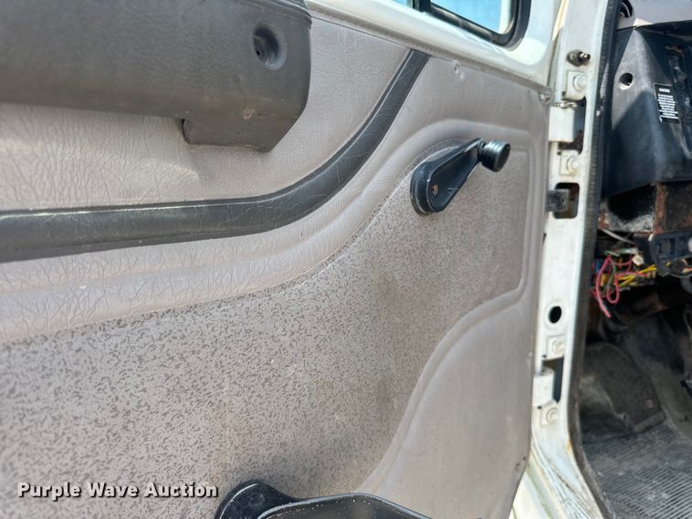 image for item DP8435 2000 International  4700 tank truck