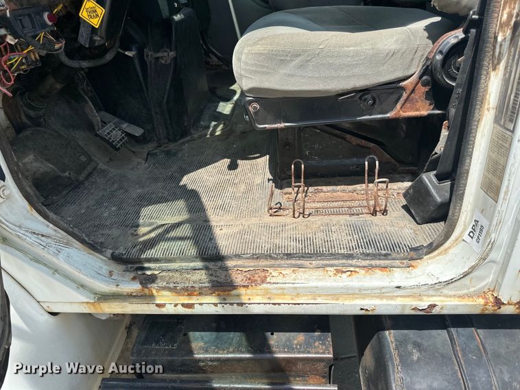 image for item DP8435 2000 International  4700 tank truck