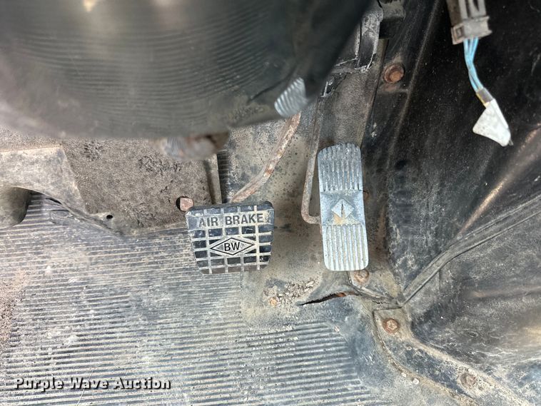 image for item DP8435 2000 International  4700 tank truck