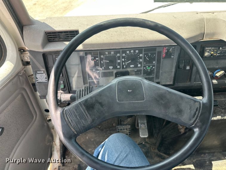 image for item DP8435 2000 International  4700 tank truck