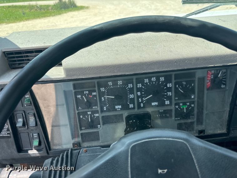 image for item DP8435 2000 International  4700 tank truck