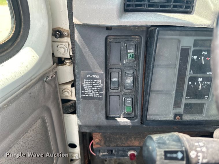 image for item DP8435 2000 International  4700 tank truck