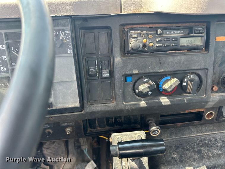 image for item DP8435 2000 International  4700 tank truck