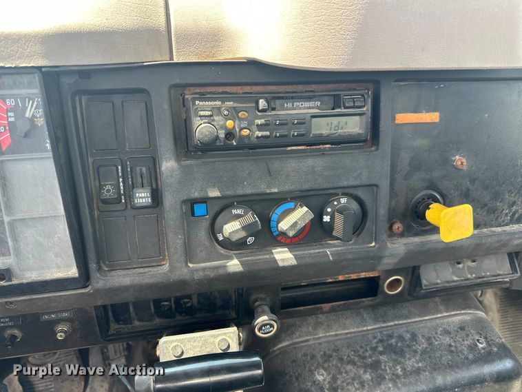 image for item DP8435 2000 International  4700 tank truck