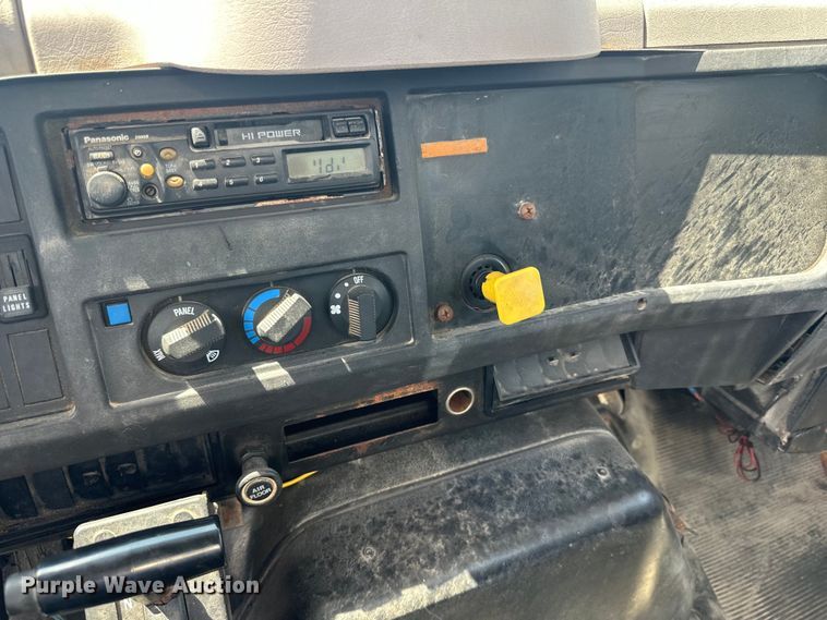 image for item DP8435 2000 International  4700 tank truck