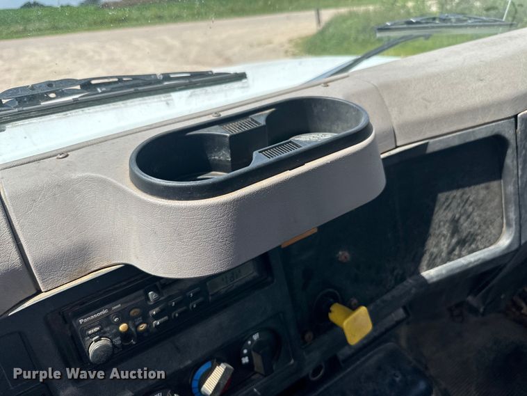 image for item DP8435 2000 International  4700 tank truck