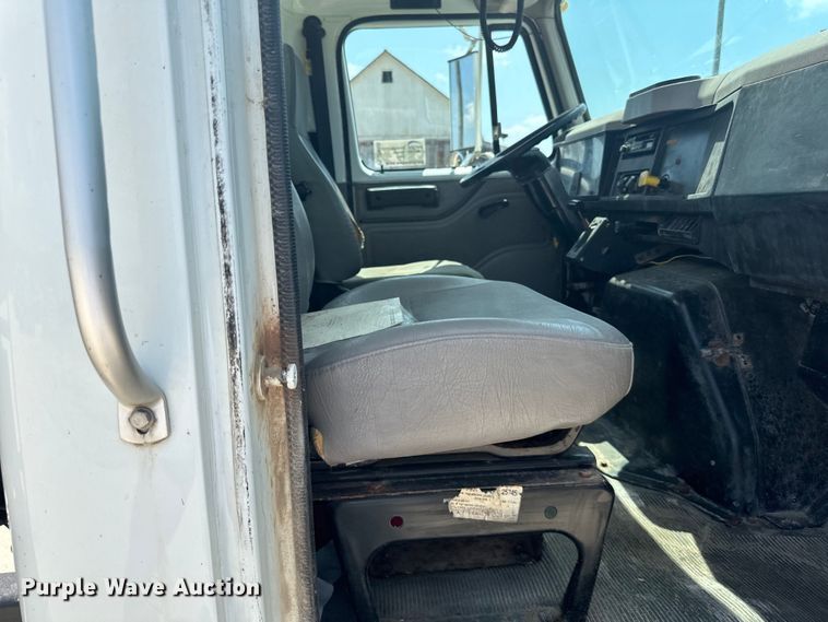 image for item DP8435 2000 International  4700 tank truck