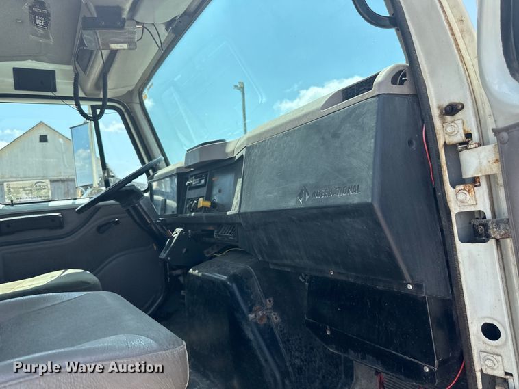 image for item DP8435 2000 International  4700 tank truck