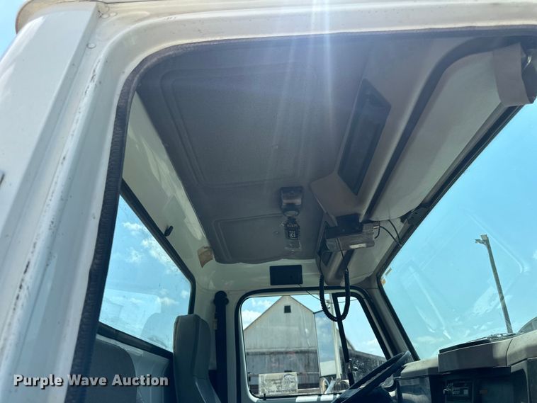 image for item DP8435 2000 International  4700 tank truck