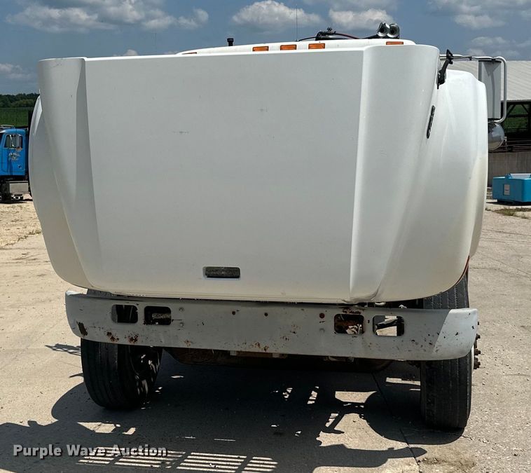 image for item DP8435 2000 International  4700 tank truck