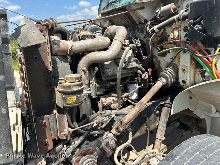 image for item DP8435 2000 International  4700 tank truck