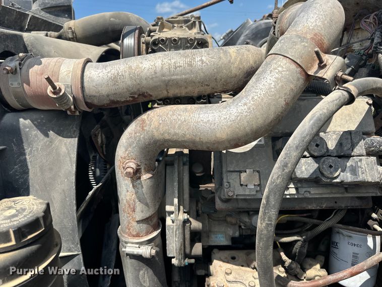 image for item DP8435 2000 International  4700 tank truck