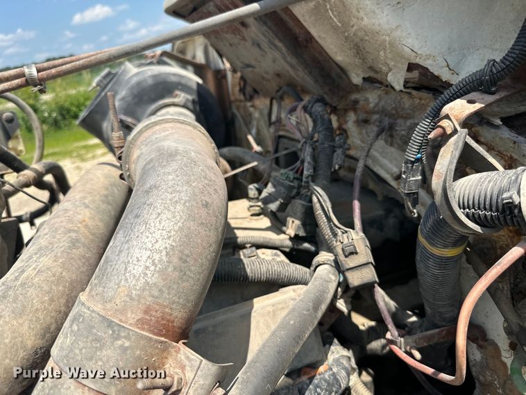 image for item DP8435 2000 International  4700 tank truck