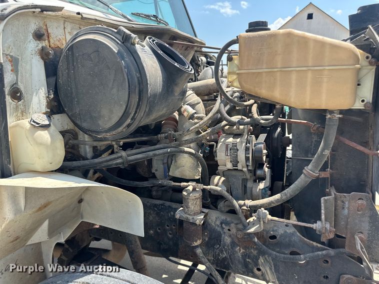 image for item DP8435 2000 International  4700 tank truck