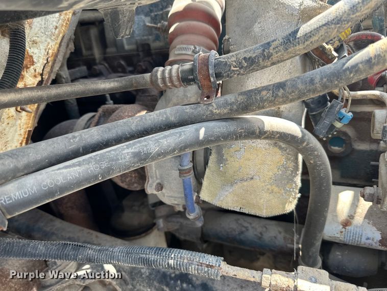 image for item DP8435 2000 International  4700 tank truck