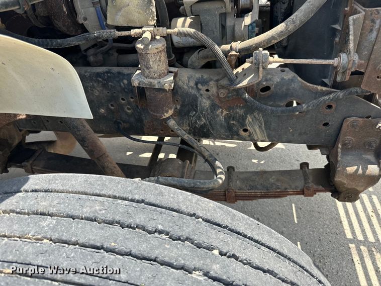 image for item DP8435 2000 International  4700 tank truck