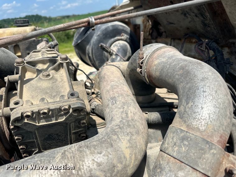 image for item DP8435 2000 International  4700 tank truck